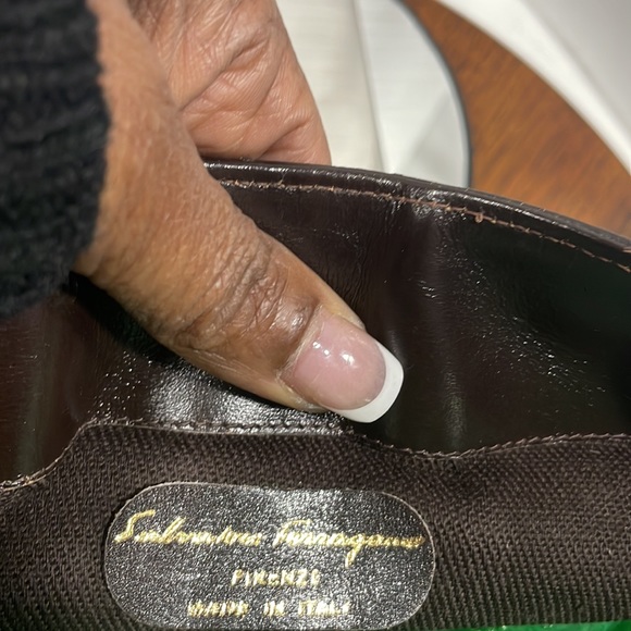 Salvatore Ferragamo bag. This bag is in great condition - Picture 7 of 7